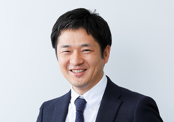 先輩社員の写真